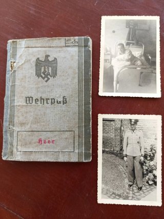 Documento Wehrpass Alemán con tiro y Fotografías