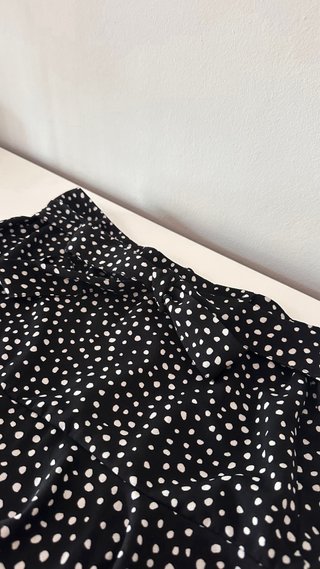 FALDA-PANTALÓN LUNARES Y VOLANTES STRADIVARIUS