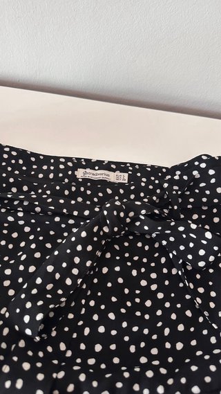 FALDA-PANTALÓN LUNARES Y VOLANTES STRADIVARIUS
