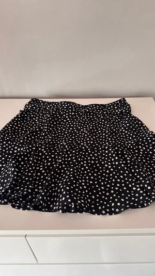 FALDA-PANTALÓN LUNARES Y VOLANTES STRADIVARIUS