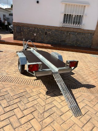 Remolque Portamotos con Rampa