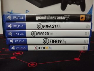 PS4 Slim 500GB + Controller originale + 5 Giochi