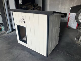 Caseta de perro de madera