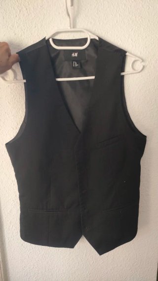 Chaleco de traje negro H&M.