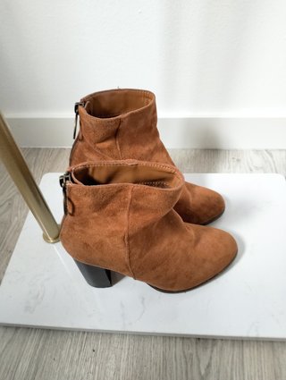 Botines de tacón Marypaz en ante marrón camel