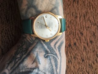 Reloj Clásico Dorado Correa Verde