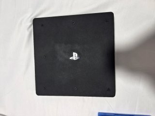 PS4 Slim 500GB + 4 Giochi