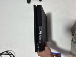 PS4 Slim 500GB + 4 Giochi