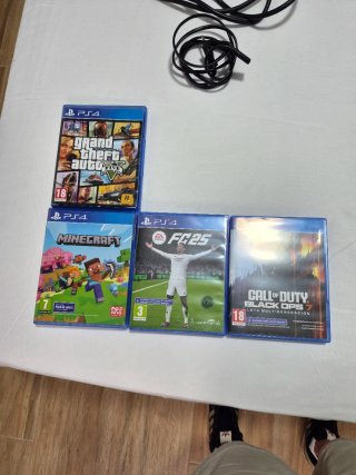 PS4 Slim 500GB + 4 Giochi