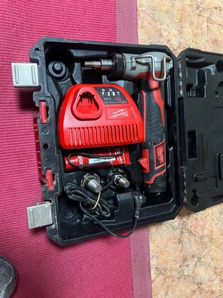 Prensa para tuberías Milwaukee 12V