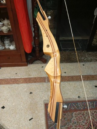 Arco ricurvo in legno