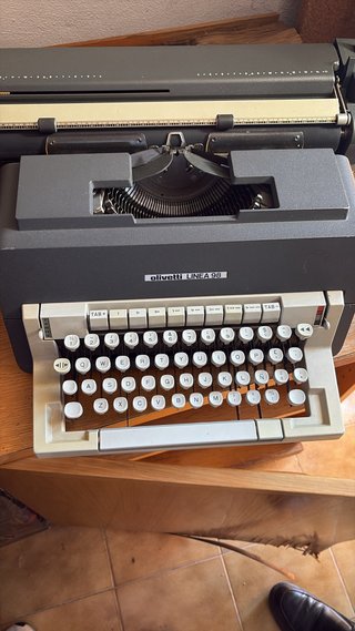 Máquina de escribir Olivetti Linea 98