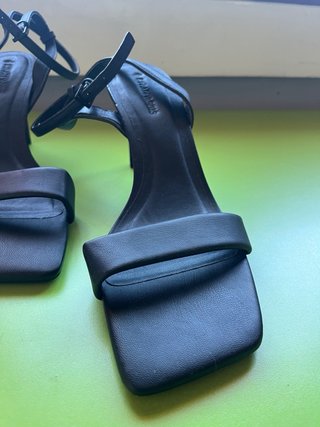 Sandalias tacón Stradivarius negras