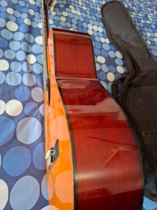 Guitarra Acústica con accesorios