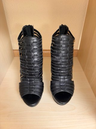 Tacones ZARA Negros de Tiras Talla 36