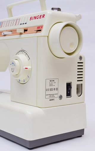 Máquina de coser Singer 4830C