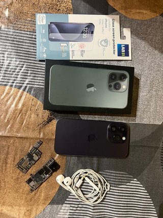 iPhone 14 Pro Verde y Azul Marino + Protector