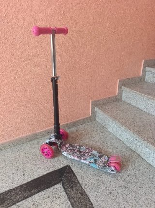 Patinete Infantil de Tres Ruedas