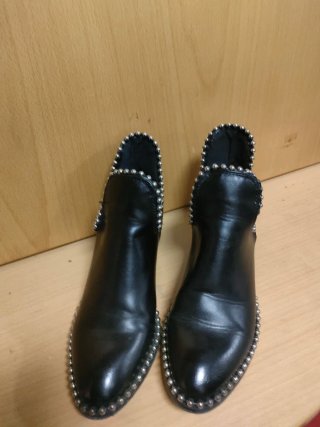 Botines Negros con Tachuelas Talla 38 italianos