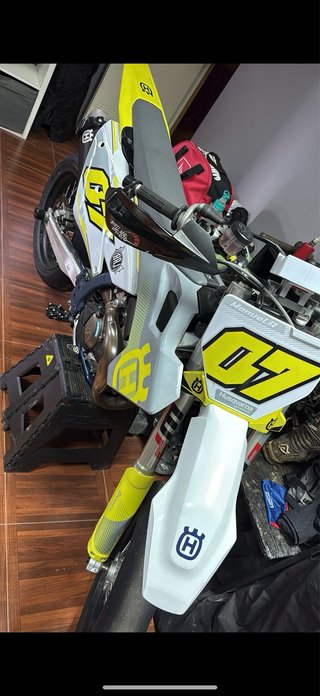 Husqvarna 450 SM Supermotard 2024