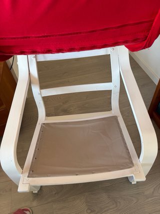 Sillón reclinable Ikea rojo con reposapiés