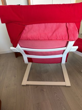 Sillón reclinable Ikea rojo con reposapiés