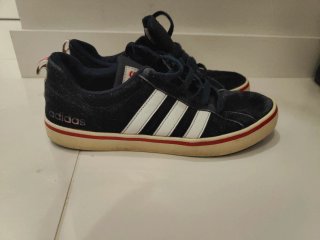 Zapatillas Adidas Negras y Blancas