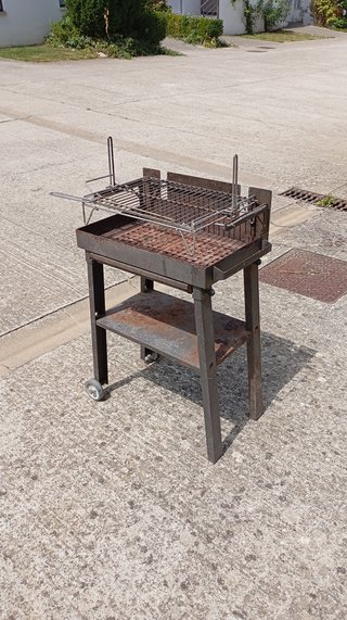Barbacoa de Metal con Ruedas