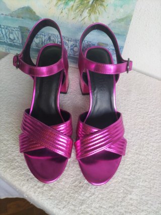Sandalias Bershka tacón grueso talla 40