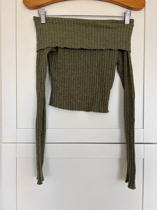 Top crop verde sin hombros manga larga