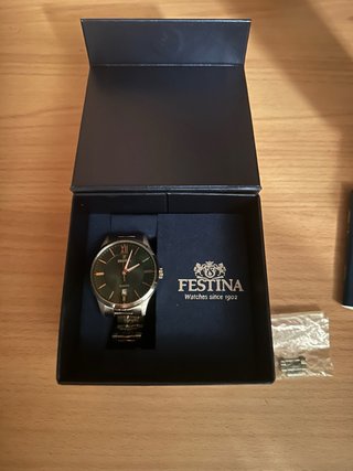 Reloj Festina Esfera Verde y Correa Plateada