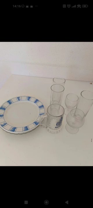 Set de vajilla y cristalería más de 16 vasos varia