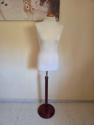 Maniquí de Mujer con Base de Madera