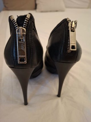 Zapatos de tacón Burberry negros
