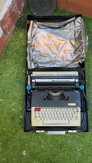 Máquina de escribir Olivetti portátil