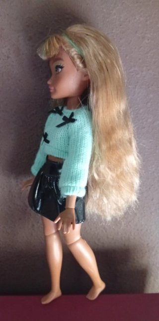 Barbie Dream Besties Zia con outfit alla moda