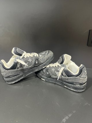 Zapatillas Louis Vuitton (LV) Negras