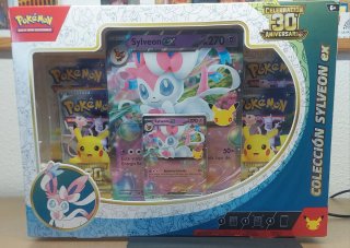 Caja Pokémon Sylveon EX 30 Aniversario