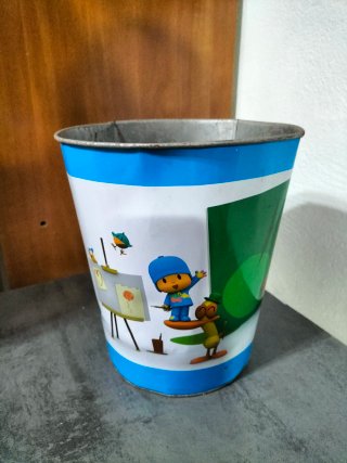 Papelera Metálica Pocoyó