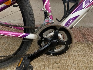 Bicicleta niña morada y blanca