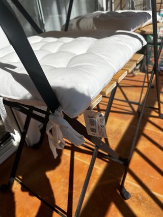 Tavolo da terrazzo in legno e acciaio con cuscini