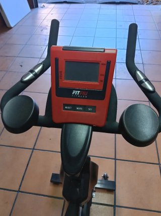 Bicicleta Spinning FITFIU con calas