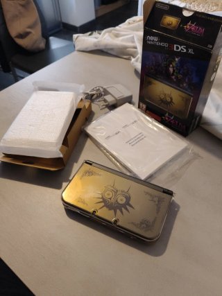 New Nintendo 3DS XL Majora's Mask