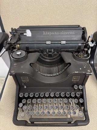 Máquina de escribir Hispano-Olivetti M40