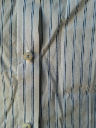 Camisa de rayas blanca y azul