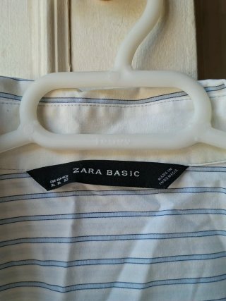 Camisa de rayas blanca y azul