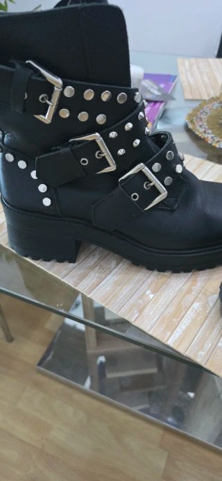 Botines negros talla 41 con tachuelas