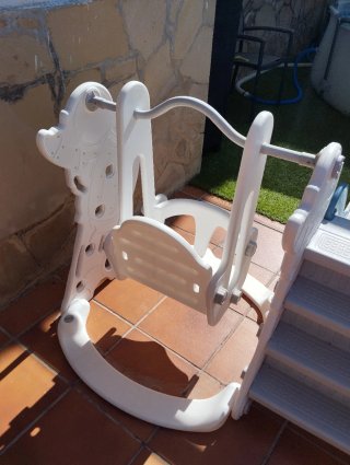 Tobogán y columpio infantil