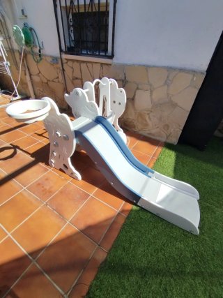 Tobogán y columpio infantil