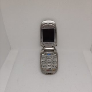 Samsung SGH-E330 flip phone